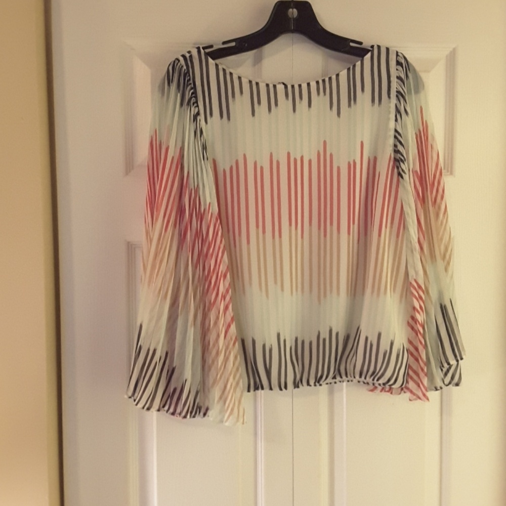 Alice +Olivia exquisite top - Picture 4 of 5